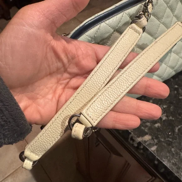 CHANEL Quilted caviar leather Shoulder Bag - Seafoam color with light blue - Picture 9 of 14